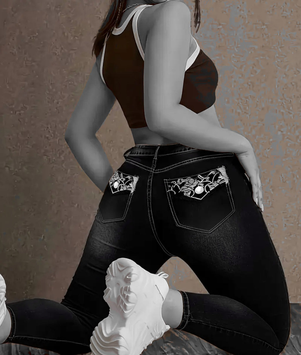 skinny yet curvy denim pants