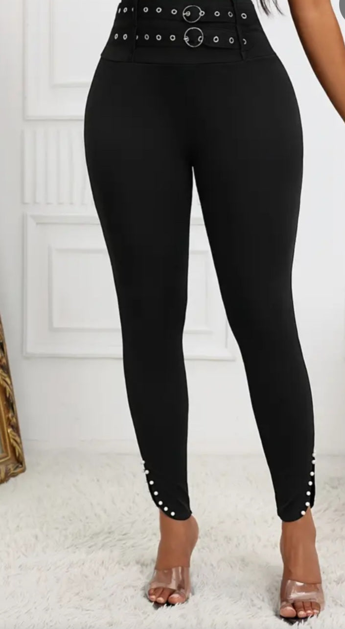 Slim yet curvy pants