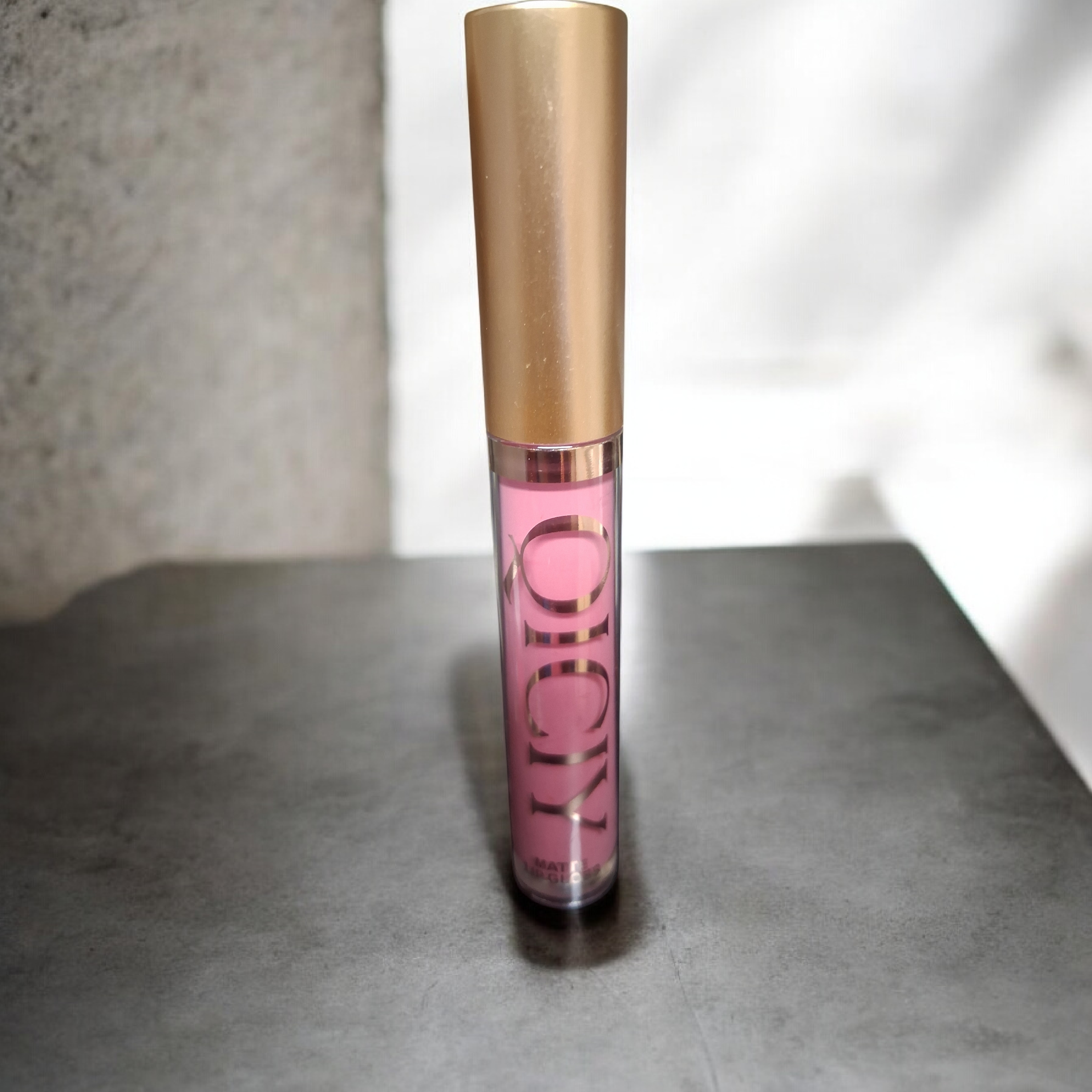 Liquid matte lipstick